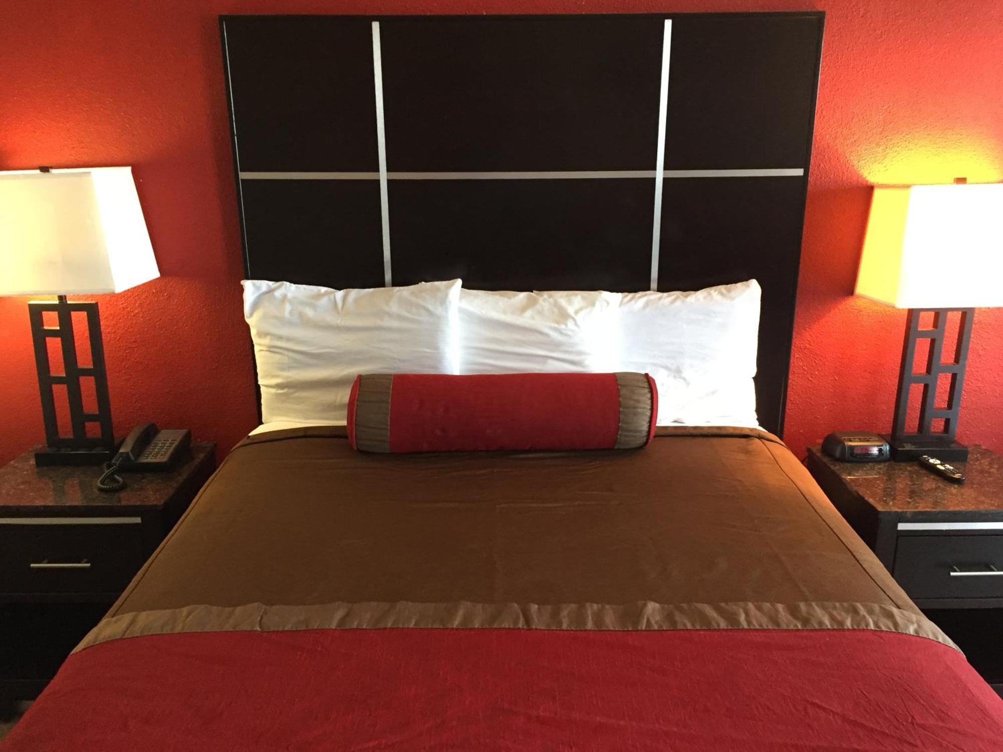 Queen Room,441378153:JPEG