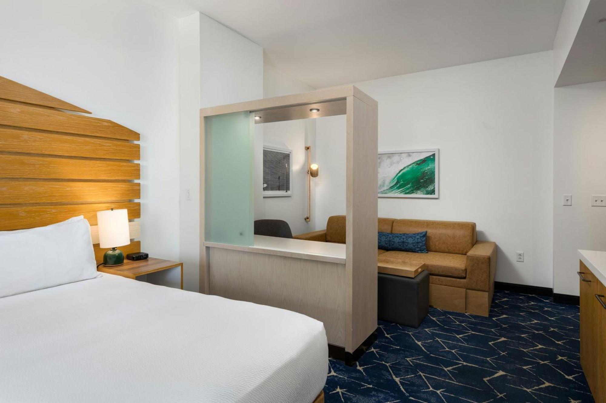 King Suite Partial Ocean View Balcony