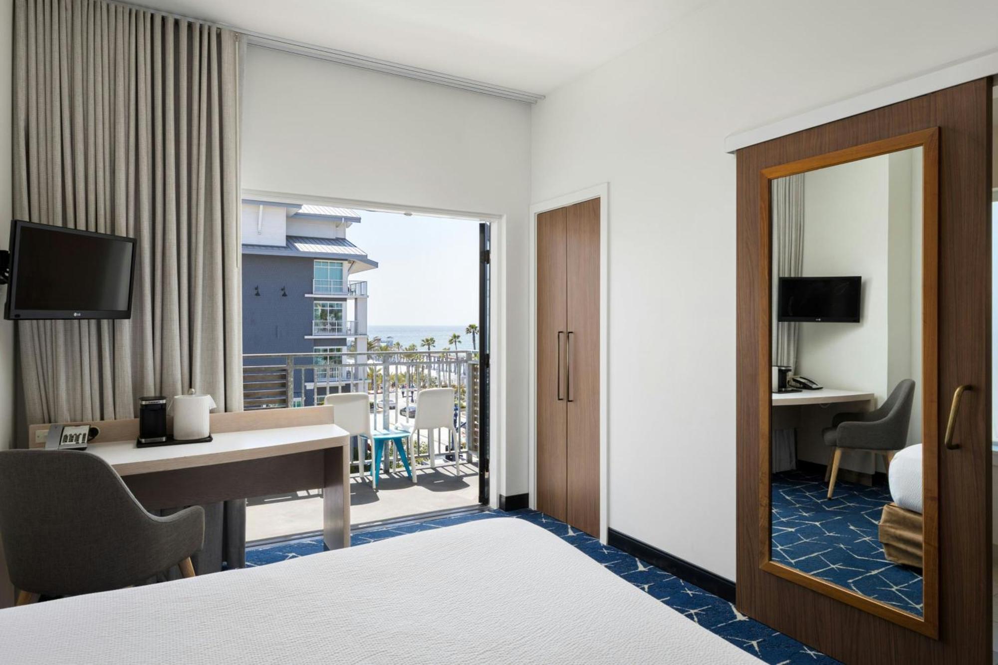 King Suite Partial Ocean View Roll Shower Trundle Sofa Balcony Mobility Access or Hearing Accessible
